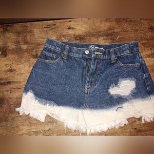 SALE 🛍️ Two-toned Daisy Dukes